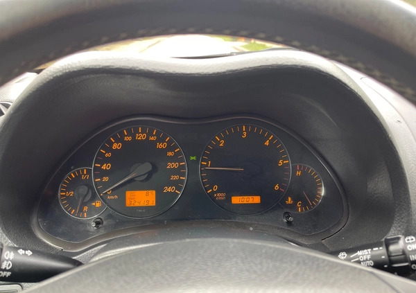 Toyota Avensis cena 7500 przebieg: 324000, rok produkcji 2004 z Radłów małe 67